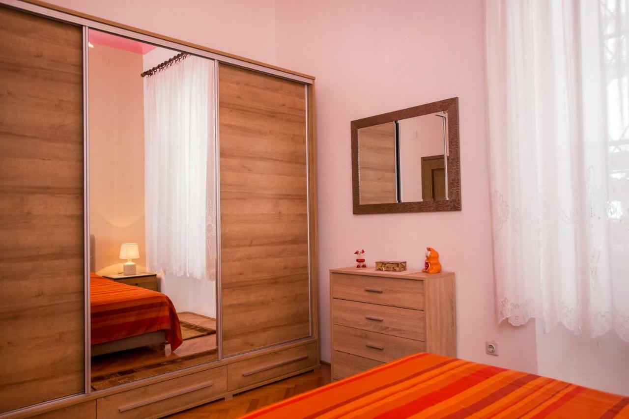Emanuel Apartman Pola Esterno foto